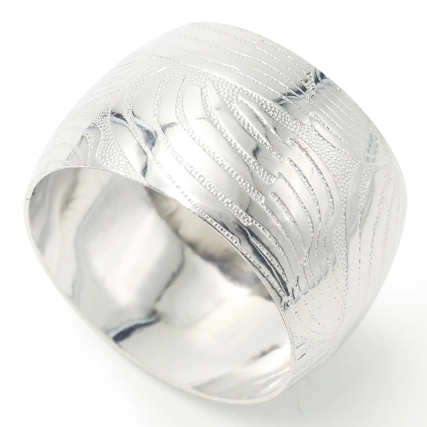 Gold Metal Napkin Ring – Hotel Collection